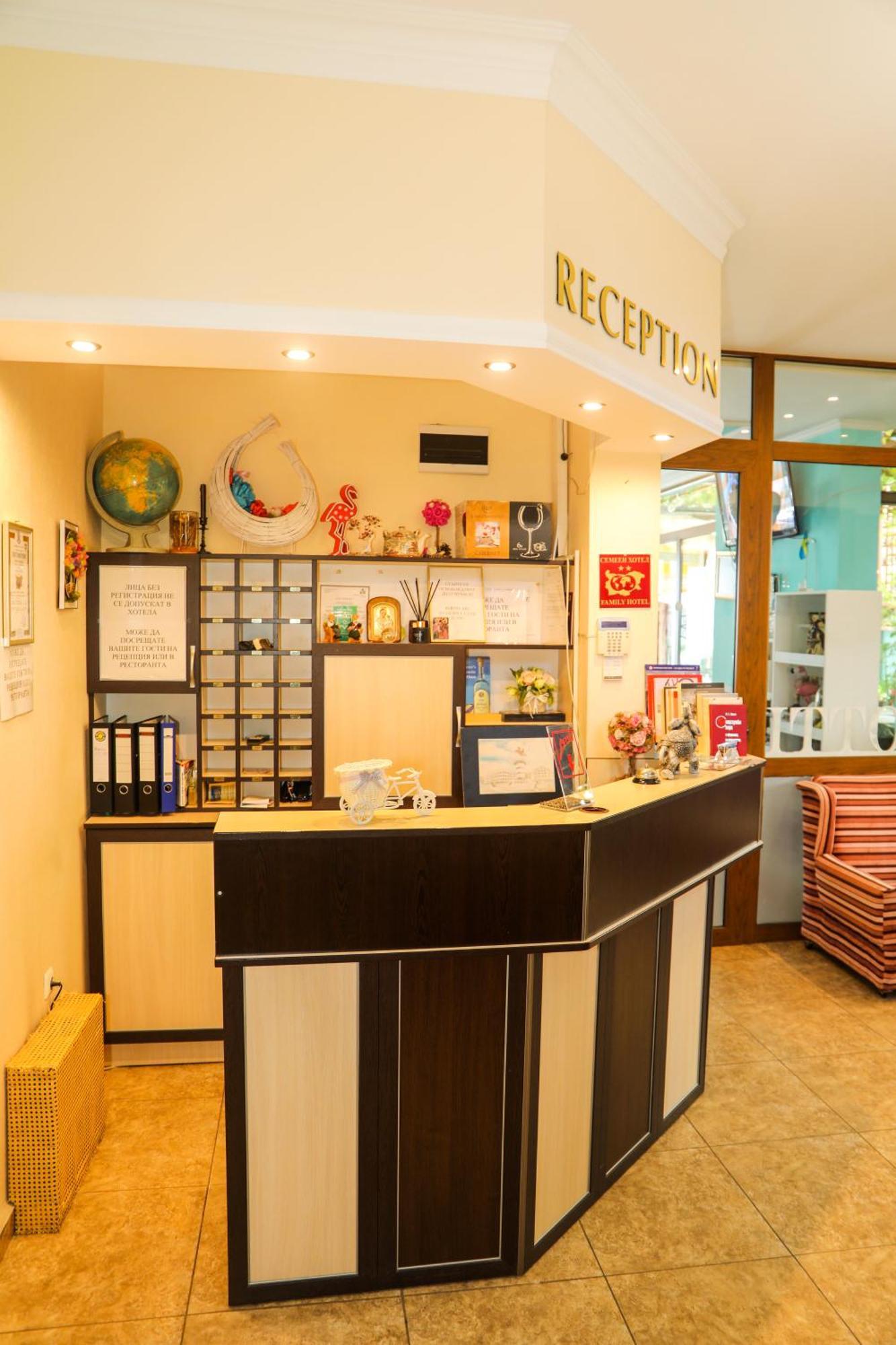 Family Hotel Deykin Slantchev Briag Extérieur photo