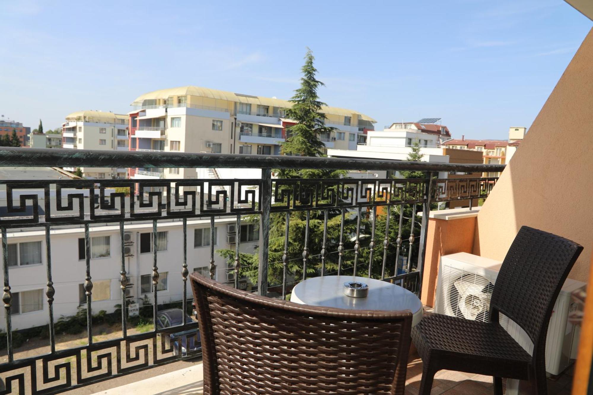 Family Hotel Deykin Slantchev Briag Extérieur photo